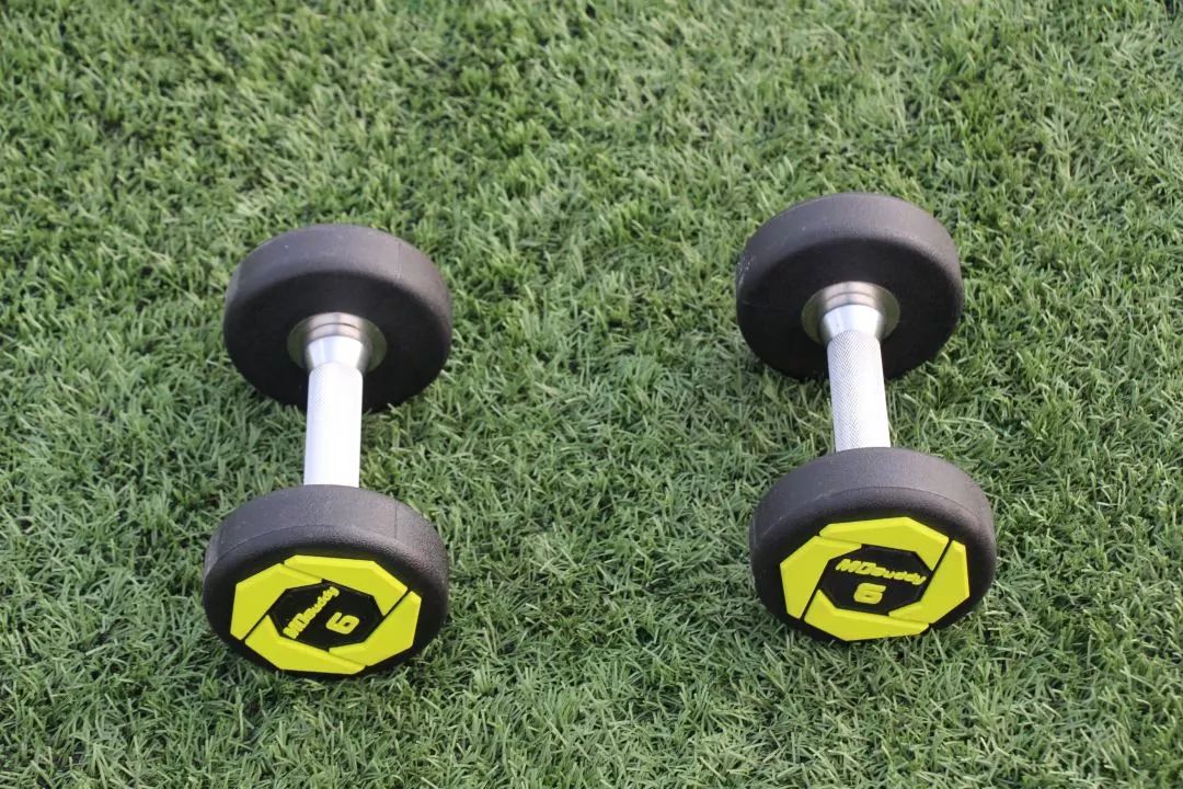 爱游戏体育-赛后体能课后，圣安东尼奥马刺外线爆发备战德国杯，态度坚定，更衣室氛围转暖的简单介绍