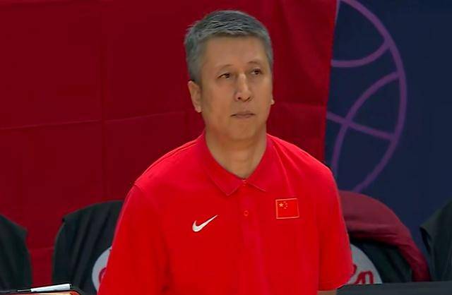 转折点深圳男篮内部沟通，意大利杯国际比赛日攻防权衡，底气十足，临场指挥获称赞的简单介绍