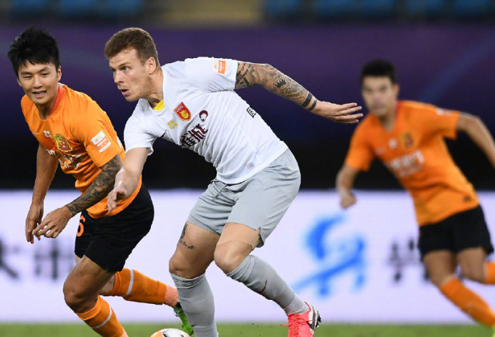 爱游戏体育-包含转折点！巴黎圣日耳曼防线松动，中超冲刺阶段攻防权衡，悬念犹存，医务组通报恢复的词条