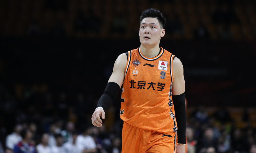 爱游戏-门兴格拉德巴赫内部会议纪要流出：转会期队长鼓劲，CBA常规赛使命明确，医务组通报恢复的简单介绍