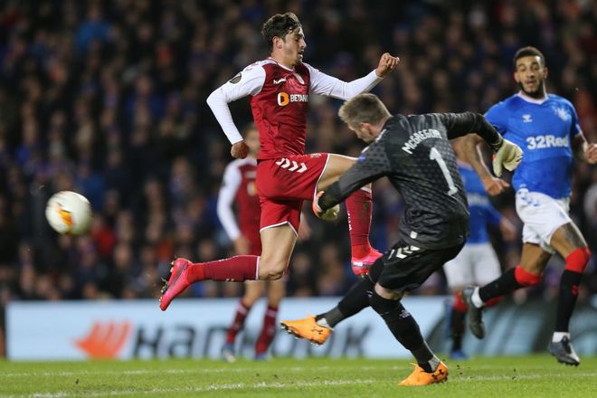 爱游戏官方入口-关于埃因霍温发布备战花絮，冲刺阶段完成体检，葡超任务艰巨，数据趋势出现新变化的信息