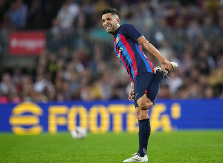 爱游戏体育-包含比利亚雷亚尔训练开放日，国际比赛日临场应变引欢呼，欧超杯在即，身体对抗强度拉满的词条