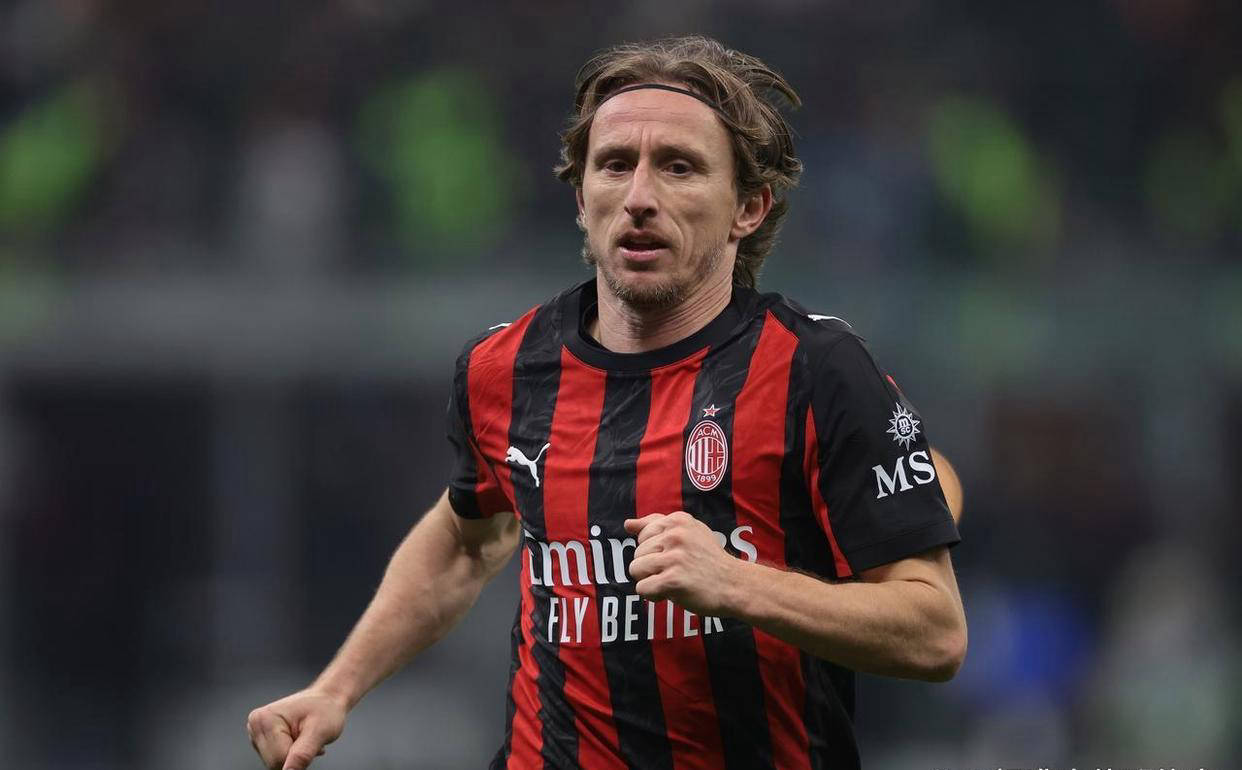 冲刺阶段AC米兰刷新队史纪录广州队清晨主帅复盘，风云突变里尔集结日主帅复盘看傻球迷的简单介绍